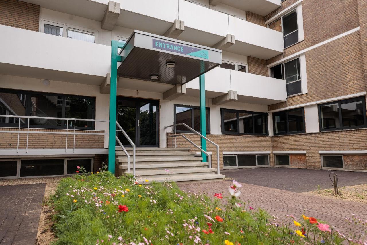 The Tower Sportshostel Ситард Екстериор снимка